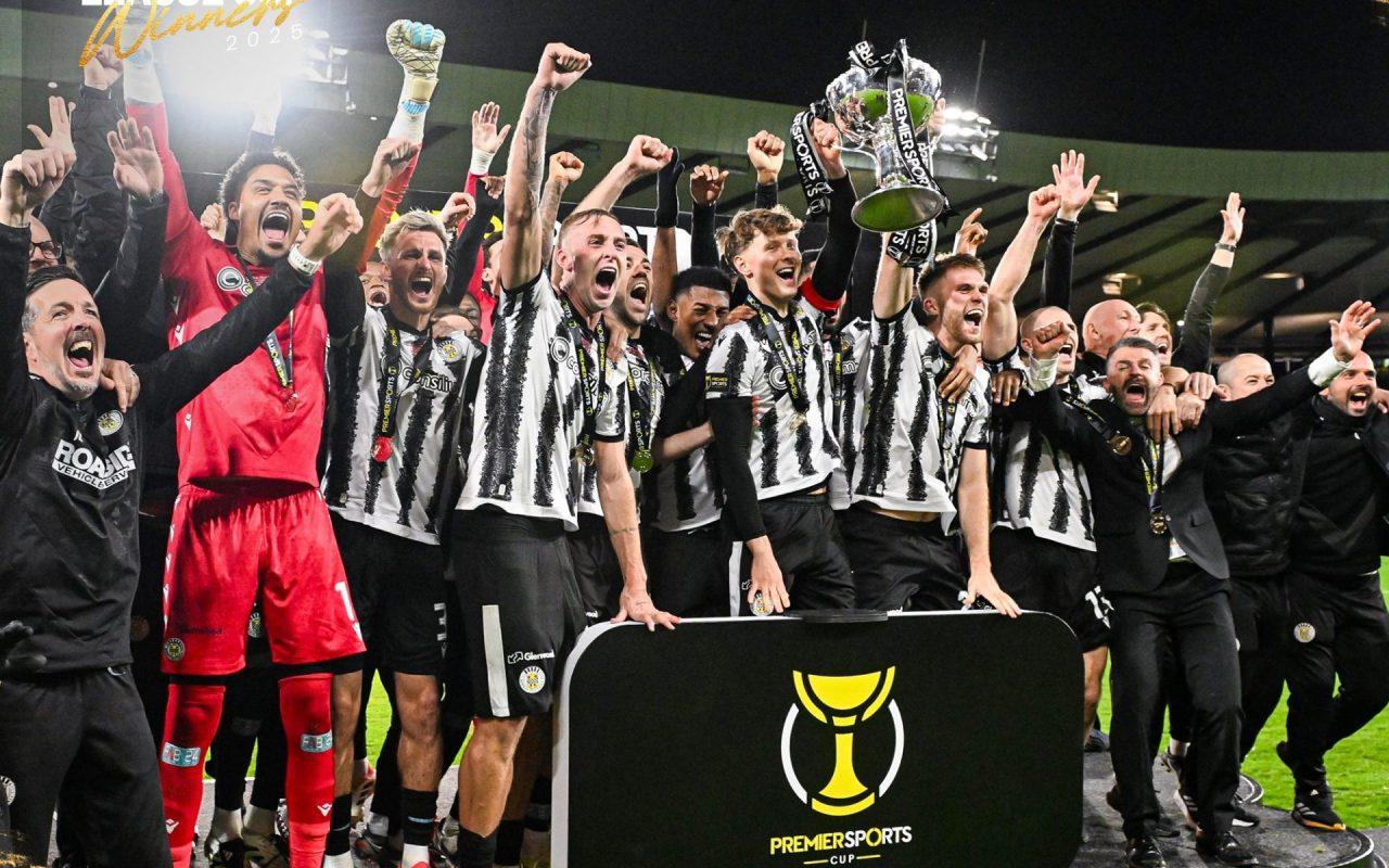 St Mirren open-top bus Parade through Paisley on Sunday