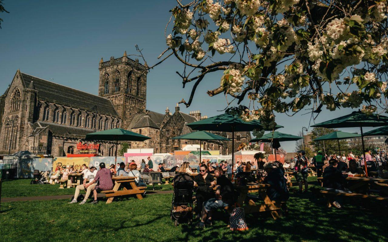 Sun shines on Renfrewshire as thousands turn out to sample the best of Paisley Food and Drink Festival